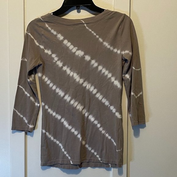 Women's 3/4 Sleeve V-Neck Shirt - Picture 2 of 4